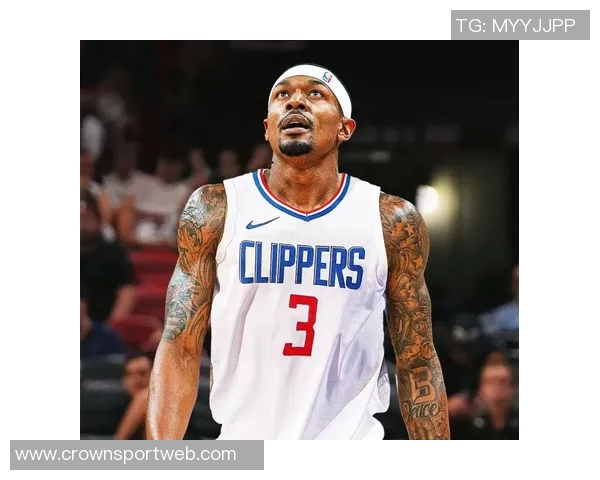 快船训练营首日盛况:灯泡组合同框小卡与比尔携手出击 快船训练营首日盛况:灯泡组合同框小卡与比尔携手出击