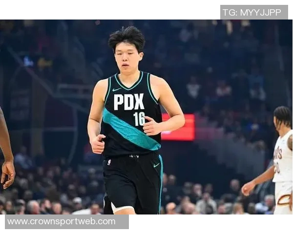 杨瀚森再度被开拓者下放韩乔生透露其面部伤势已愈准备继续征战 杨瀚森再度被开拓者下放韩乔生透露其面部伤势已愈准备继续征战